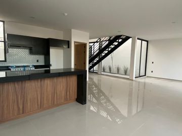 Residencia de Autor en Zibatá, Vista al Campo de Golf, 3 Recamaras, una en PB
