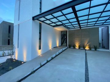 Residencia de Autor en Zibatá, Vista al Campo de Golf, 3 Recamaras, una en PB