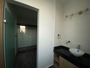 Residencia de Autor en Zibatá, Vista al Campo de Golf, 3 Recamaras, una en PB