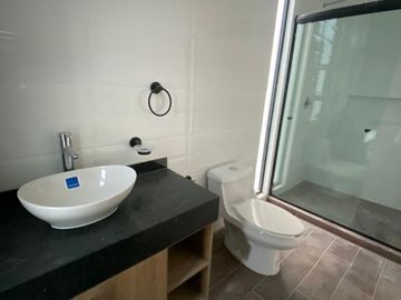 Residencia de Autor en Zibatá, Vista al Campo de Golf, 3 Recamaras, una en PB
