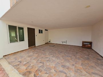 VENTA DE CASA  APROXIMADAMENTE A 10 MINUTOS DE C.U. BUAP, PUEBLA, PUEBLA.