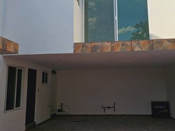 VENTA DE CASA  APROXIMADAMENTE A 10 MINUTOS DE C.U. BUAP, PUEBLA, PUEBLA.