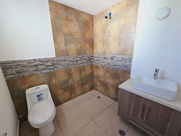 VENTA DE CASA  APROXIMADAMENTE A 10 MINUTOS DE C.U. BUAP, PUEBLA, PUEBLA.
