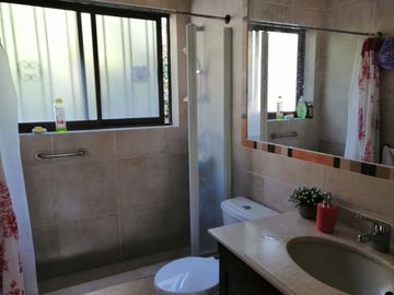 Se vende espectacular casa Jardin del Mar, piscina temperada y estacionamientos An.-
