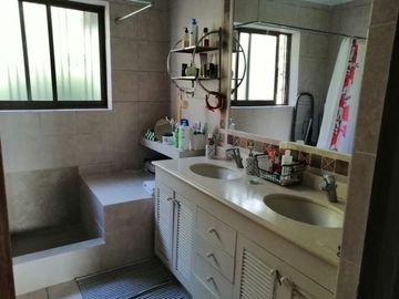 Se vende espectacular casa Jardin del Mar, piscina temperada y estacionamientos An.-