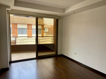 DEPARTAMENTO EN VENTA CON TERRAZA. CUENCA