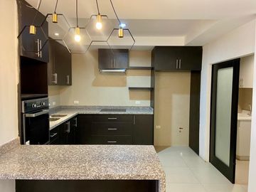 DEPARTAMENTO EN VENTA CON TERRAZA. CUENCA