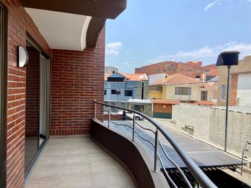 DEPARTAMENTO EN VENTA CON TERRAZA. CUENCA