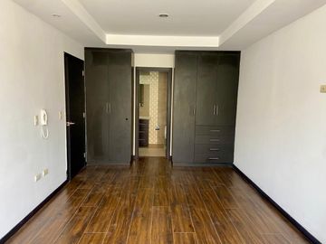 DEPARTAMENTO EN VENTA CON TERRAZA. CUENCA