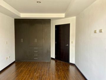DEPARTAMENTO EN VENTA CON TERRAZA. CUENCA