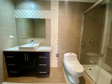 DEPARTAMENTO EN VENTA CON TERRAZA. CUENCA