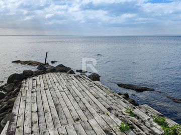 CASA CON ORILLA DE LAGO Y VISTA VOLCANES