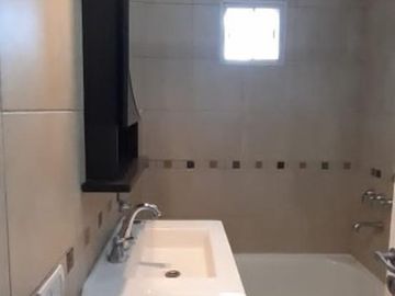 SEMIPISO DE 3 AMBIENTES EN VENTA - MORON CENTRO