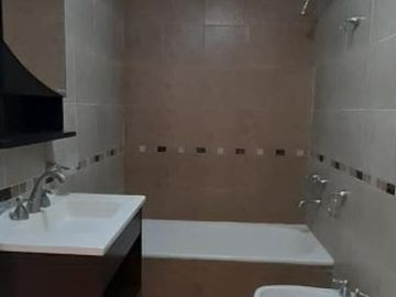 SEMIPISO DE 3 AMBIENTES EN VENTA - MORON CENTRO
