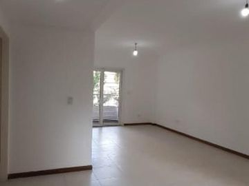 SEMIPISO DE 3 AMBIENTES EN VENTA - MORON CENTRO