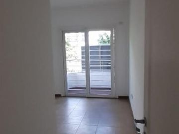 SEMIPISO DE 3 AMBIENTES EN VENTA - MORON CENTRO