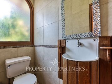 Casa estilo Colonial con gran terreno, La Foresta