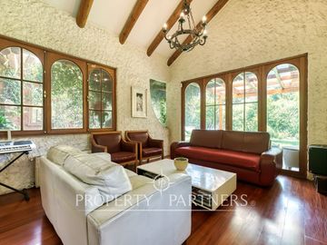Casa estilo Colonial con gran terreno, La Foresta