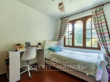 Casa estilo Colonial con gran terreno, La Foresta