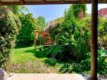 Casa estilo Colonial con gran terreno, La Foresta