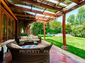 Casa estilo Colonial con gran terreno, La Foresta