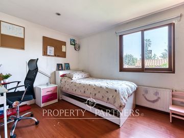 Casa estilo Colonial con gran terreno, La Foresta