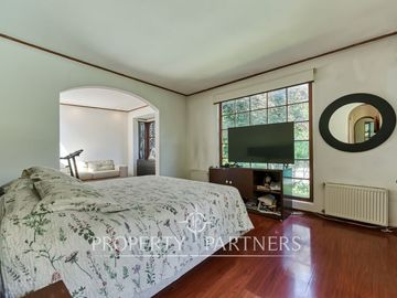 Casa estilo Colonial con gran terreno, La Foresta