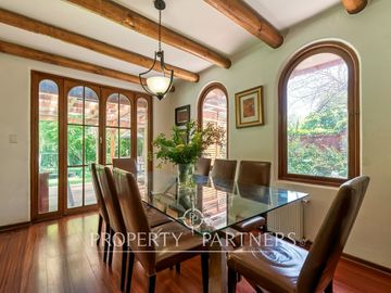Casa estilo Colonial con gran terreno, La Foresta