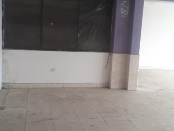 En Venta Oficina en 3er Piso Cerca al Parque Carlos Martinez de Pinillos - Trujillo