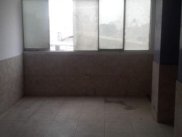 En Venta Oficina en 3er Piso Cerca al Parque Carlos Martinez de Pinillos - Trujillo