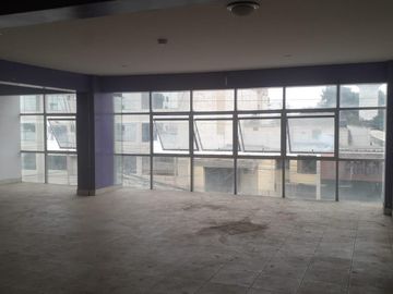 En Venta Oficina en 3er Piso Cerca al Parque Carlos Martinez de Pinillos - Trujillo