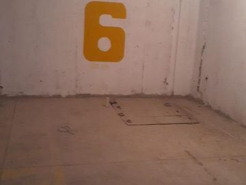 Estacionamientos en  Venta Cerca al Parque Carlos Martinez de Pinillos