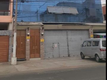 Estacionamientos en  Venta Cerca al Parque Carlos Martinez de Pinillos