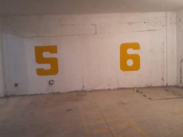 Estacionamientos en  Venta Cerca al Parque Carlos Martinez de Pinillos