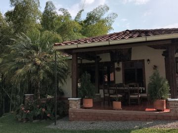 VENTA CASA CAMPESTRE VIA A BARCELONA - QUINDIO