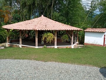 VENTA CASA CAMPESTRE VIA A BARCELONA - QUINDIO