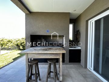 Casa de 4 dormitorios en alquiler de verano en San Rafael, Villa Nueva