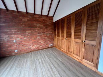 ALQUILER DE ESPECTACULAR CASA EN EL CORAZÓN DE LLANOGRANDE 12M o 10M