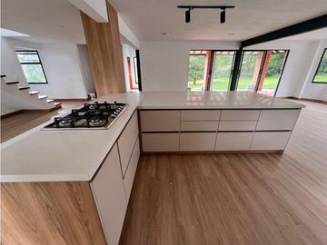 ALQUILER DE ESPECTACULAR CASA EN EL CORAZÓN DE LLANOGRANDE 12M o 10M