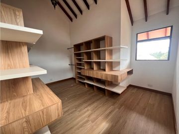 ALQUILER DE ESPECTACULAR CASA EN EL CORAZÓN DE LLANOGRANDE 12M o 10M