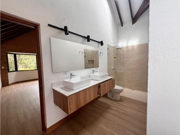 ALQUILER DE ESPECTACULAR CASA EN EL CORAZÓN DE LLANOGRANDE 12M o 10M