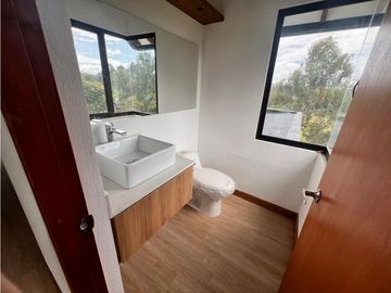 ALQUILER DE ESPECTACULAR CASA EN EL CORAZÓN DE LLANOGRANDE 12M o 10M