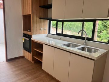 ALQUILER DE ESPECTACULAR CASA EN EL CORAZÓN DE LLANOGRANDE 12M o 10M