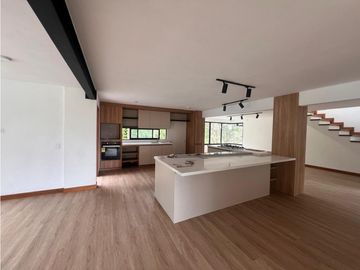 ALQUILER DE ESPECTACULAR CASA EN EL CORAZÓN DE LLANOGRANDE 12M o 10M