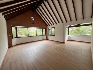 ALQUILER DE ESPECTACULAR CASA EN EL CORAZÓN DE LLANOGRANDE 12M o 10M