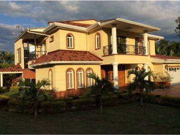 VENTA DE HERMOSA CASA CAMPESTRE ZONA EL CAIMO