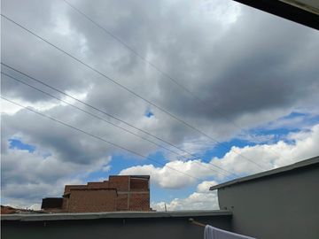 VENDO O CAMBIO CASA EN RIONEGRO SEGUNDO NIVEL