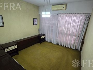 Venta de casa 4 ambientes con cochera y patio en Wilde