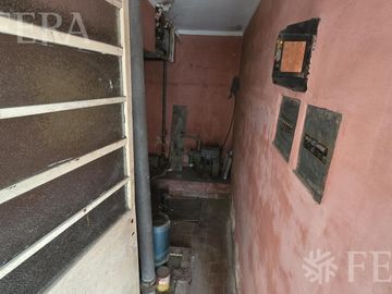 Venta de casa 4 ambientes con cochera y patio en Wilde