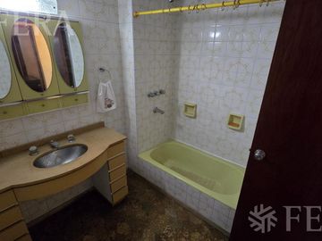 Venta de casa 4 ambientes con cochera y patio en Wilde